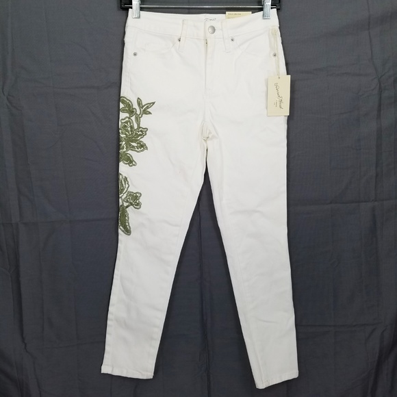 Universal Thread White Jeans w Green Embroidery 00 - Picture 4 of 8